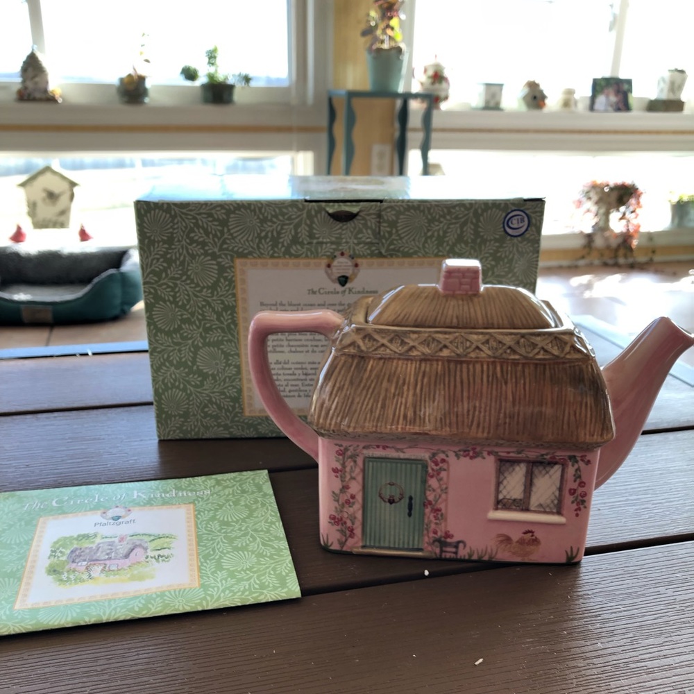 NEW PFALTZGRAFF Circle of Kindness Cottage Merriweather Cottage Ceramic Teapot